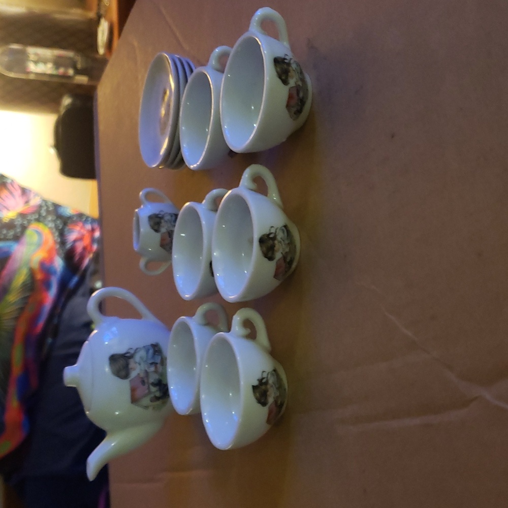 Vintage kids tea set
